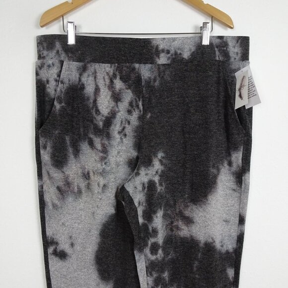 Jessica Simpson Women's Riya Pull on Jogger Pant Size 2X Black Tie Dye - Picture 3 of 8
